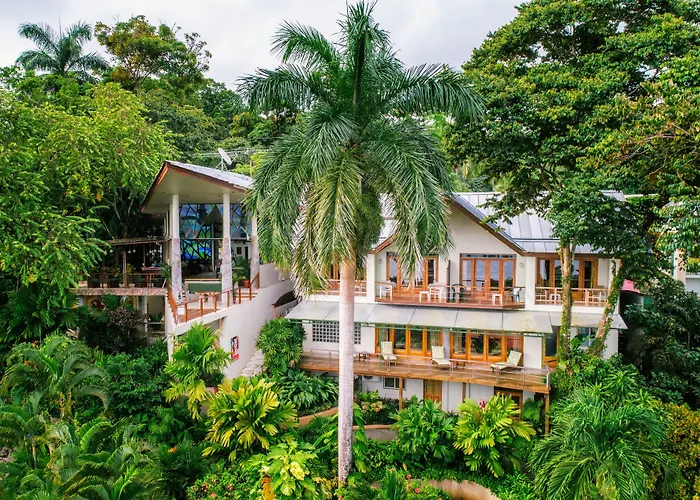 Si Como No Resort & Wildlife Refuge
